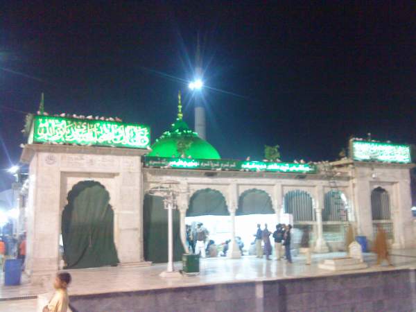 Photos Of Darbar hazrat Data Ganj Bakhsh By Nisar ( dj.nisar@yahoo.com ) From Karachi 10.jpg